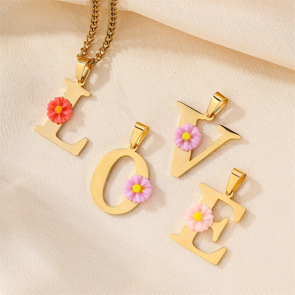 สร้อยคอจี้ตัวอักษรเดซี่แบบกำหน - Initial Letter Necklace 18K Gold บทวิจารณ์และราคา