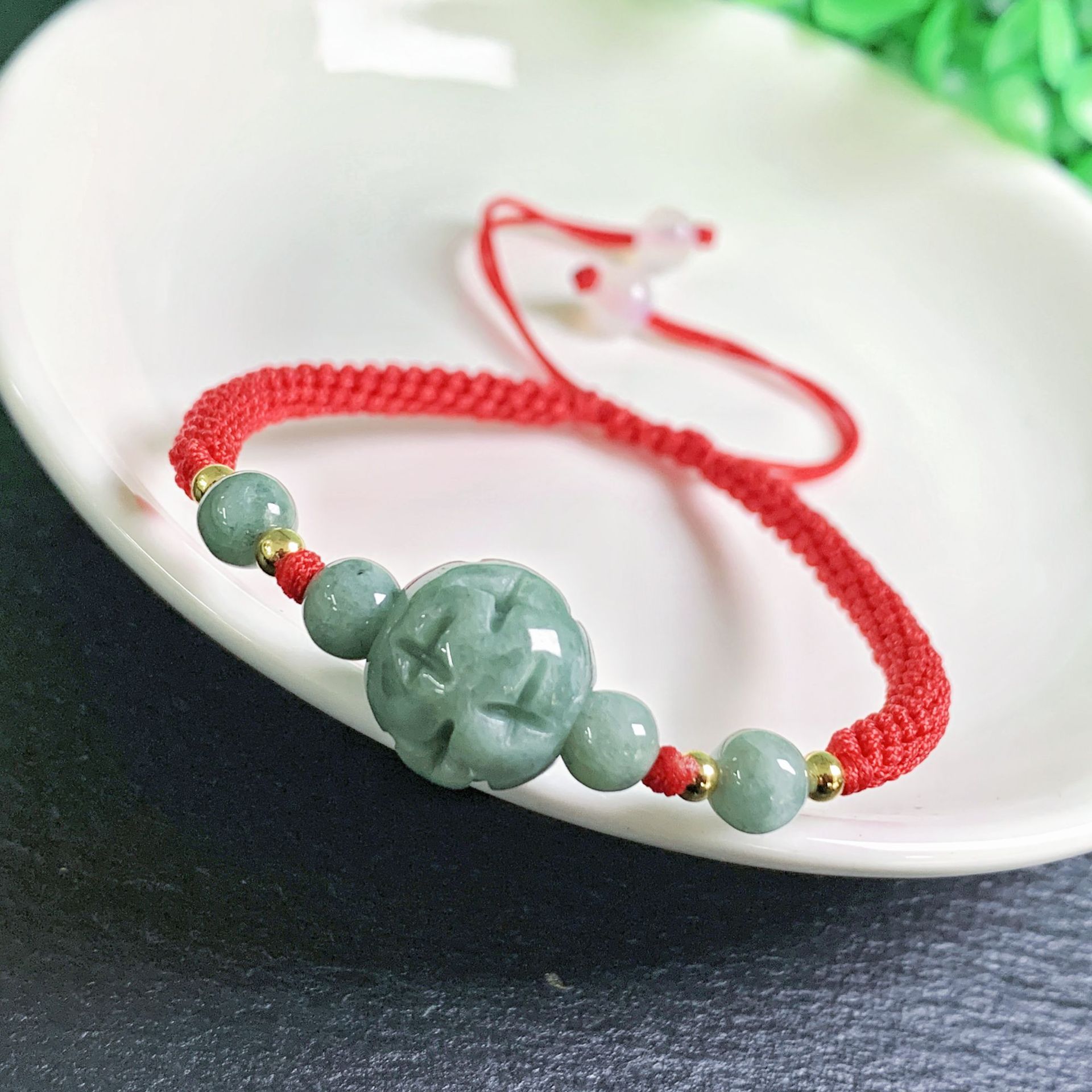 กำไลหยกพม่าแกะสลักจากหยกเจไดต์ - Bracelets บทวิจารณ์และราคา
