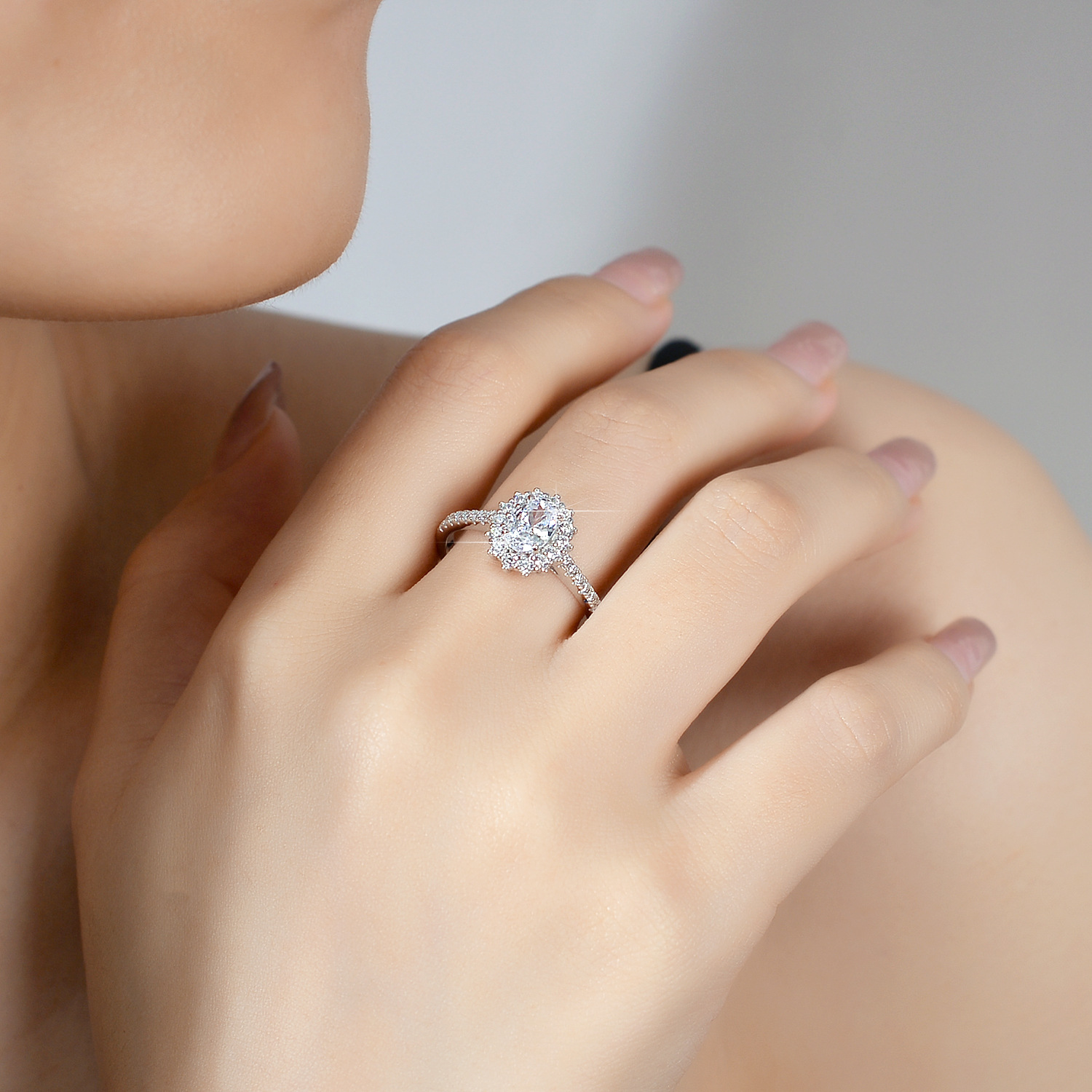 แหวนมอยส์ซาไนต์ทรงไข่สำหรับผู้ - Moissanite Engagement Ring 1 Carat บทวิจารณ์และราคา