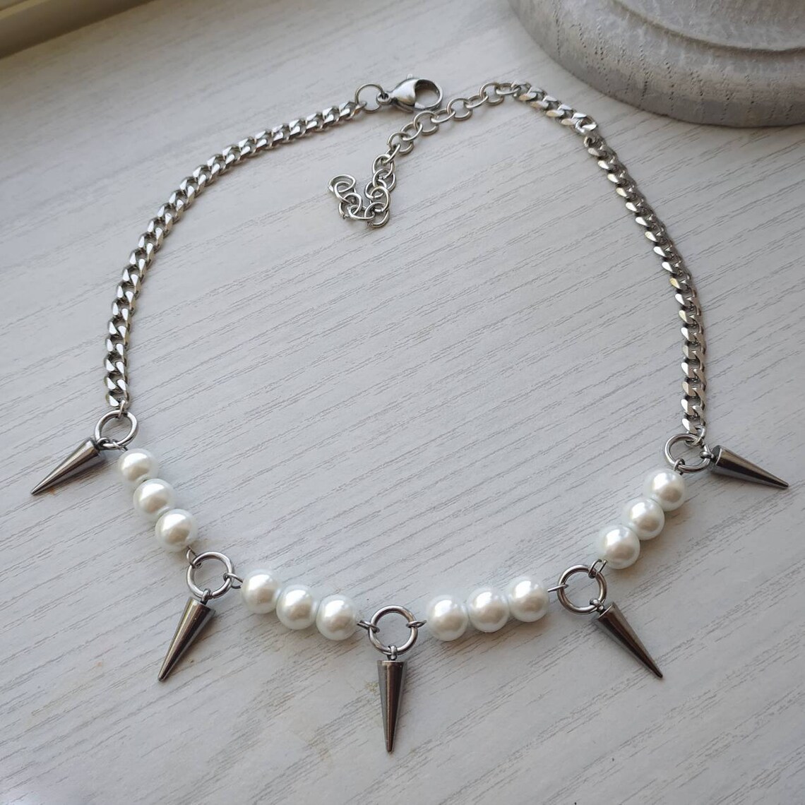 สร้อยคอมุก egirl ดีไซน์แบบทำมื - Goth Punk Spike Choker บทวิจารณ์และราคา